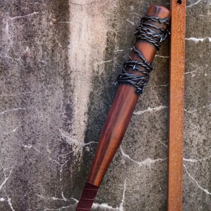 Epic Armoury Fil De Fer Barbelé Batte De Baseball LARP, 80 Cm, Bois 1 Epic Armoury Fil De Fer Barbelé Batte De Baseball LARP, 80 Cm, Bois