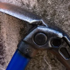 Epic Armoury Piolet LARP, Bleu -Promos Halloween Boutique piolet larp bleu 2